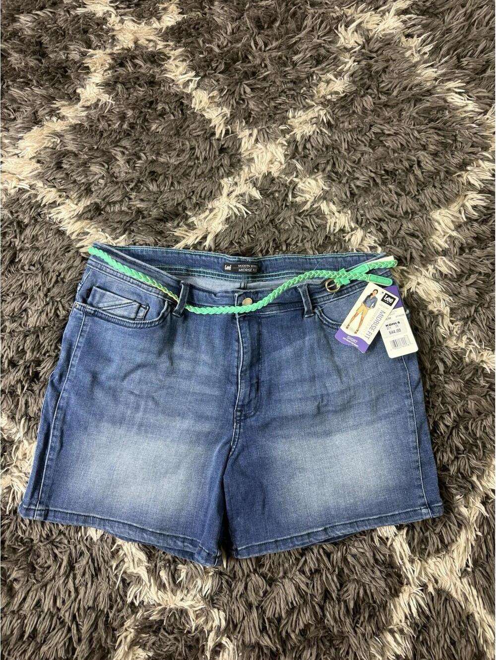 Lee Jean Shorts Women’s 18 M Modern Series Mid Rise Fit Blue Denim NWT